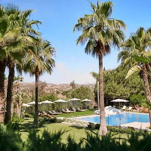 B Bou La & Hotell
